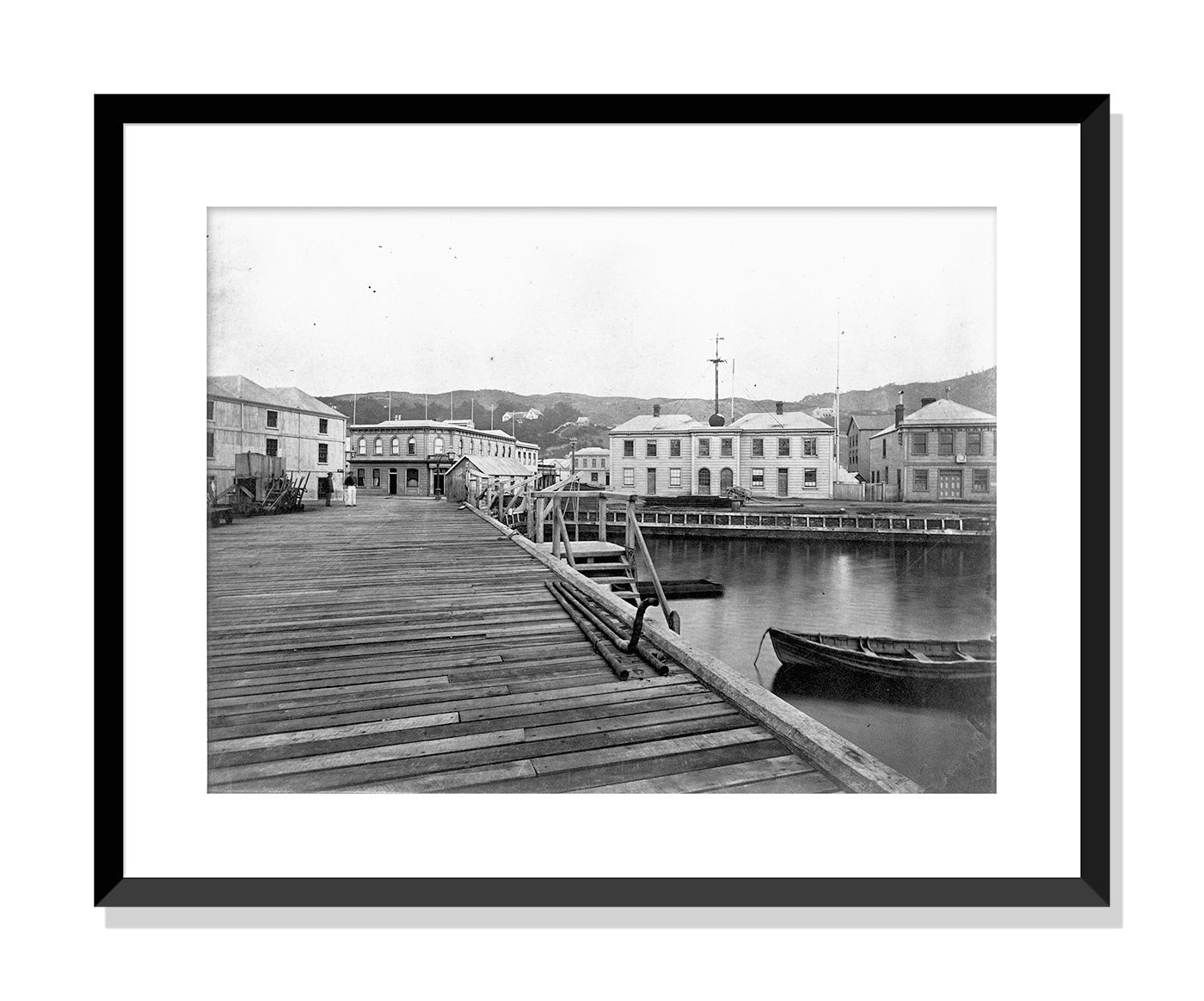 32. Queens Wharf approach, looking towards Customhouse Quay.
