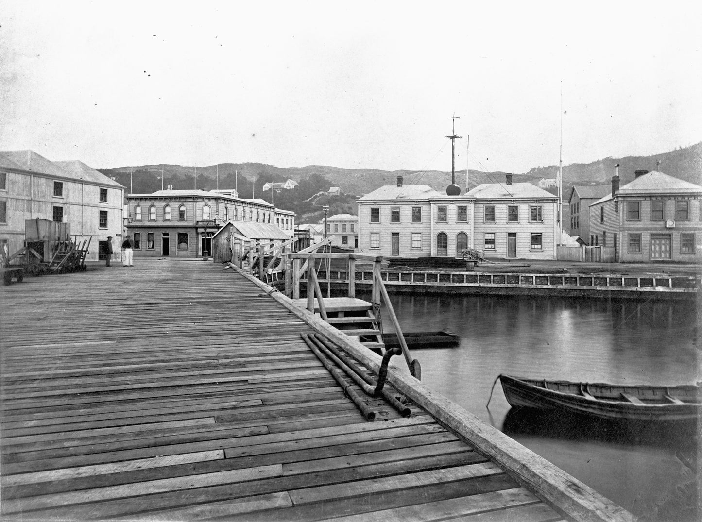 32. Queens Wharf approach, looking towards Customhouse Quay.